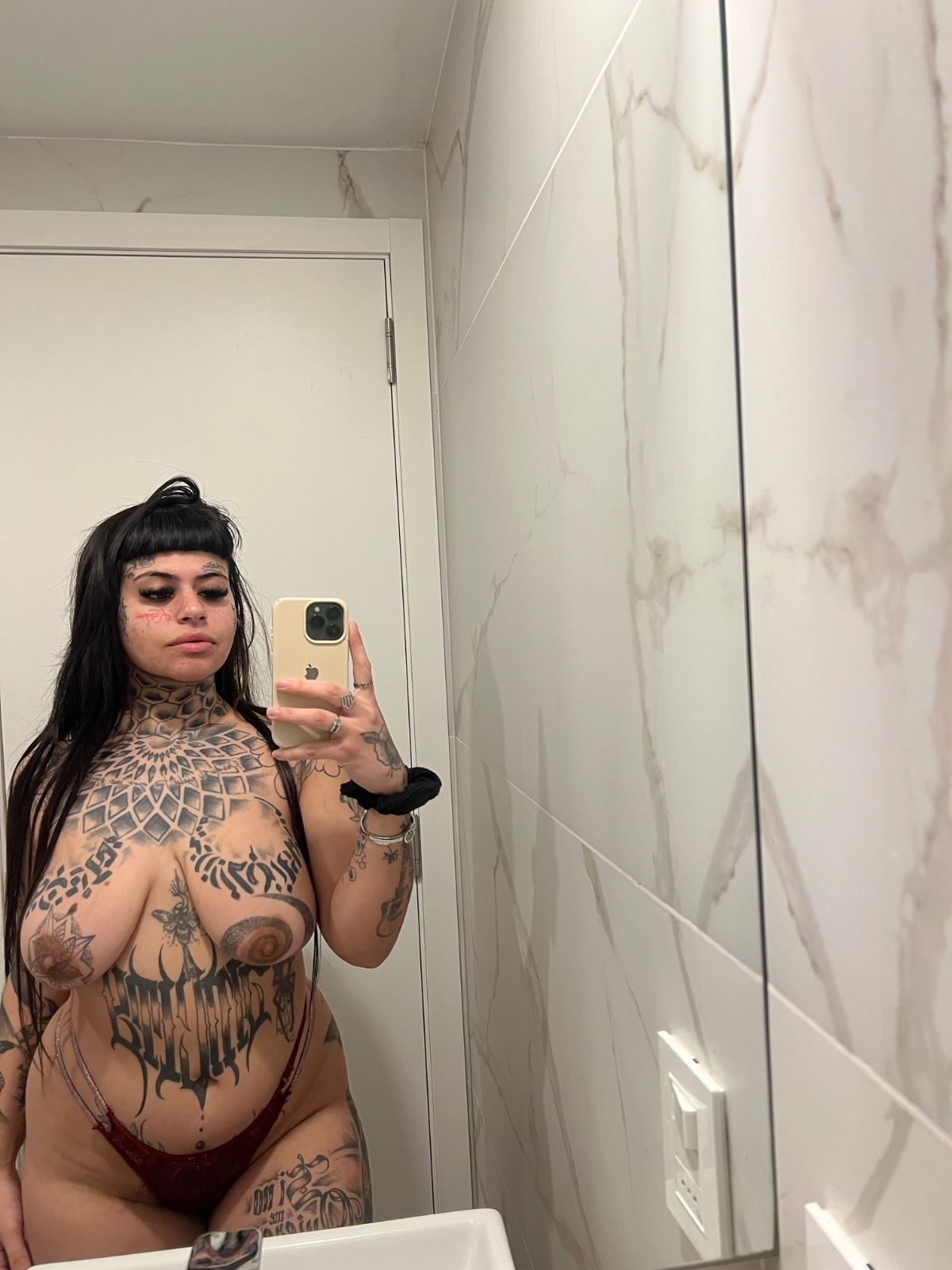 Cazzu - escort en Punta del Este