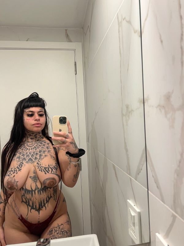 Cazzu - escort en Punta del Este